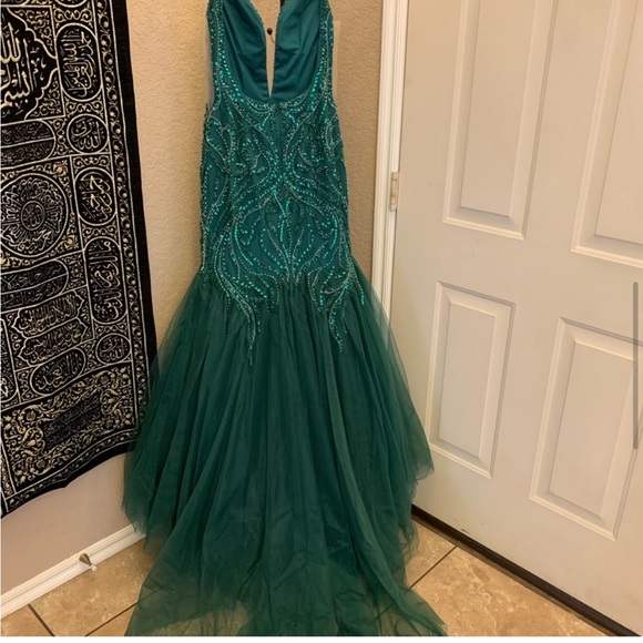 Gorgeous Emerald Green Dress 6/8 - Picture 8 of 13